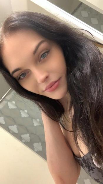 Mia, 28  female escort, Ann Arbor